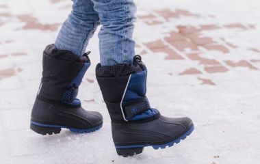 Как выбрать зимние сапожки для непоседы
