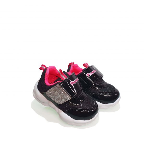 Кроссовки  Promax черные с лаковыми вставками 1736.01