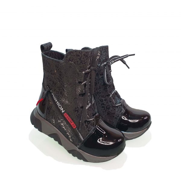 Ботинки Panda черные с лаковыми вставками 004.3451
