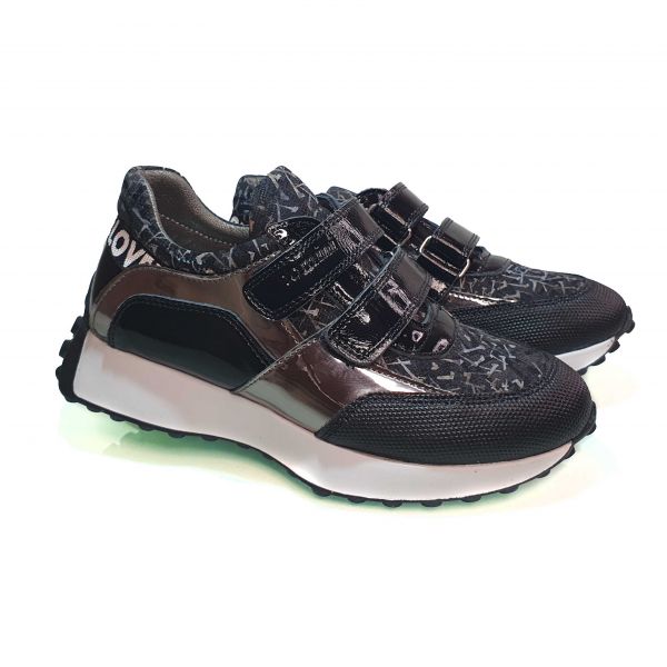 Кроссовки Tomini черные с вставками из лакированной кожи 17.2134 Р