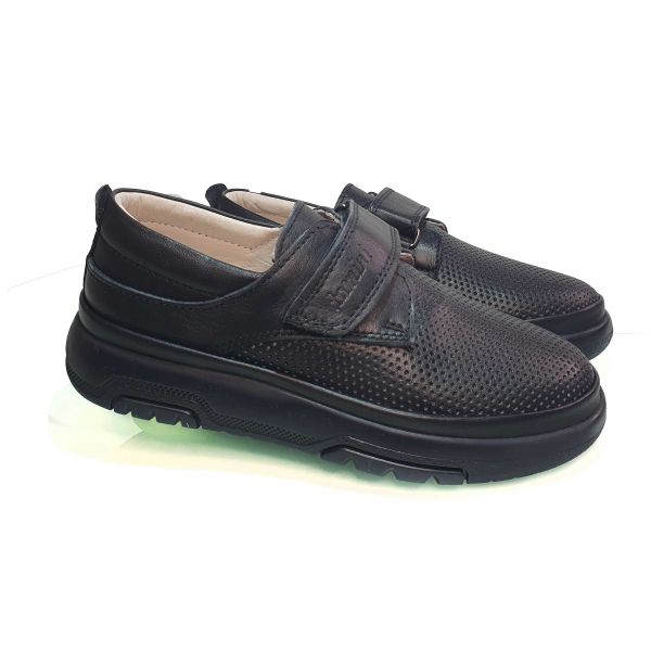 Мокасины Tomini черные со сквозной перфорацией 109.07