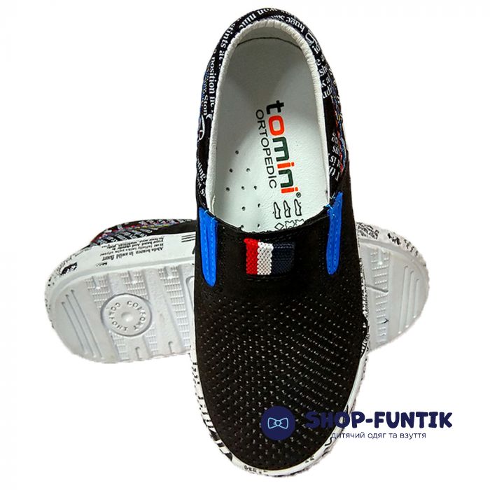 Слипоны Tomini черные с газетным принтом 2028